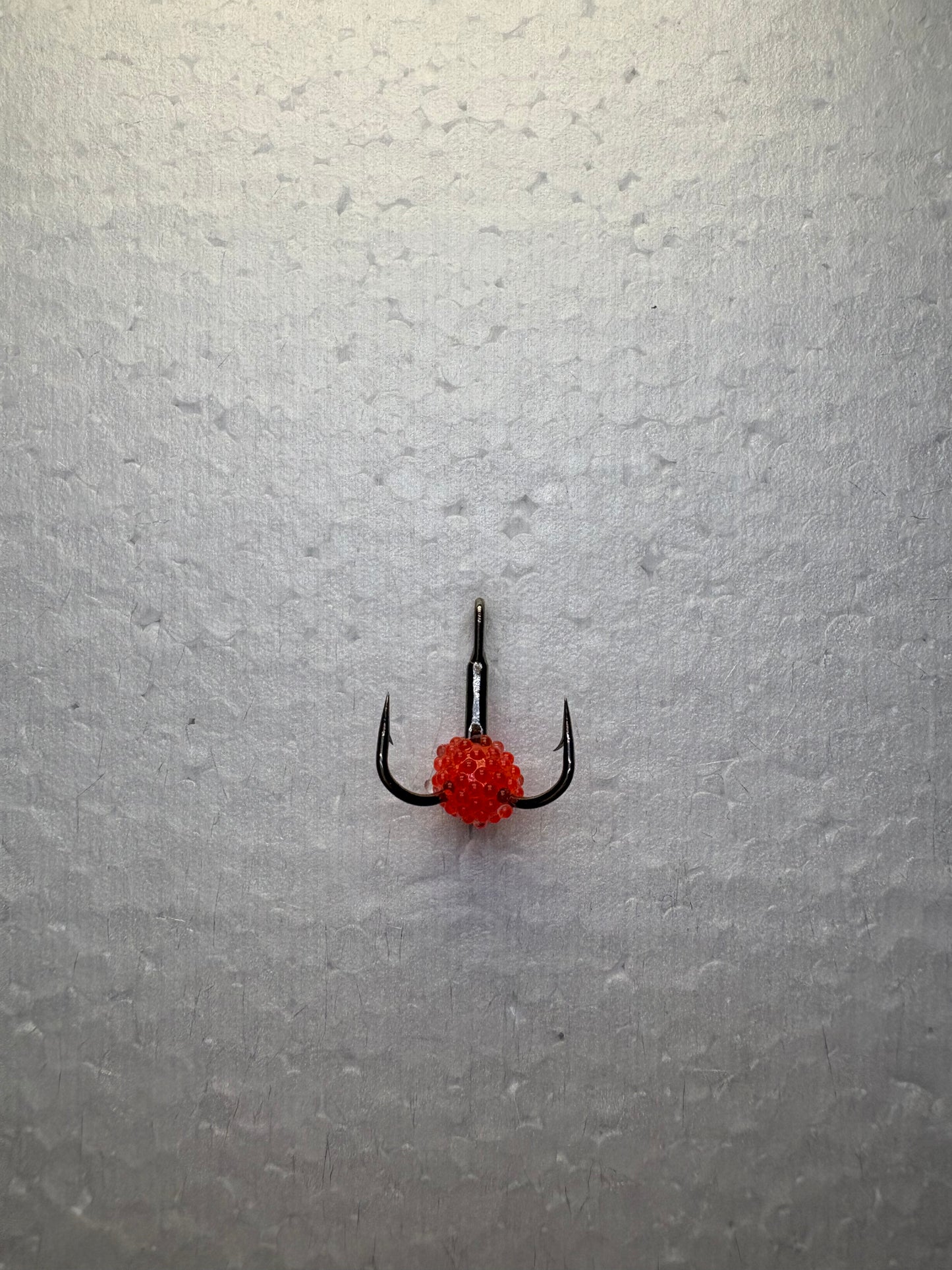 TOP1 Trīsžubura UV āķi ar ikru bumbiņām Fosfarizētas