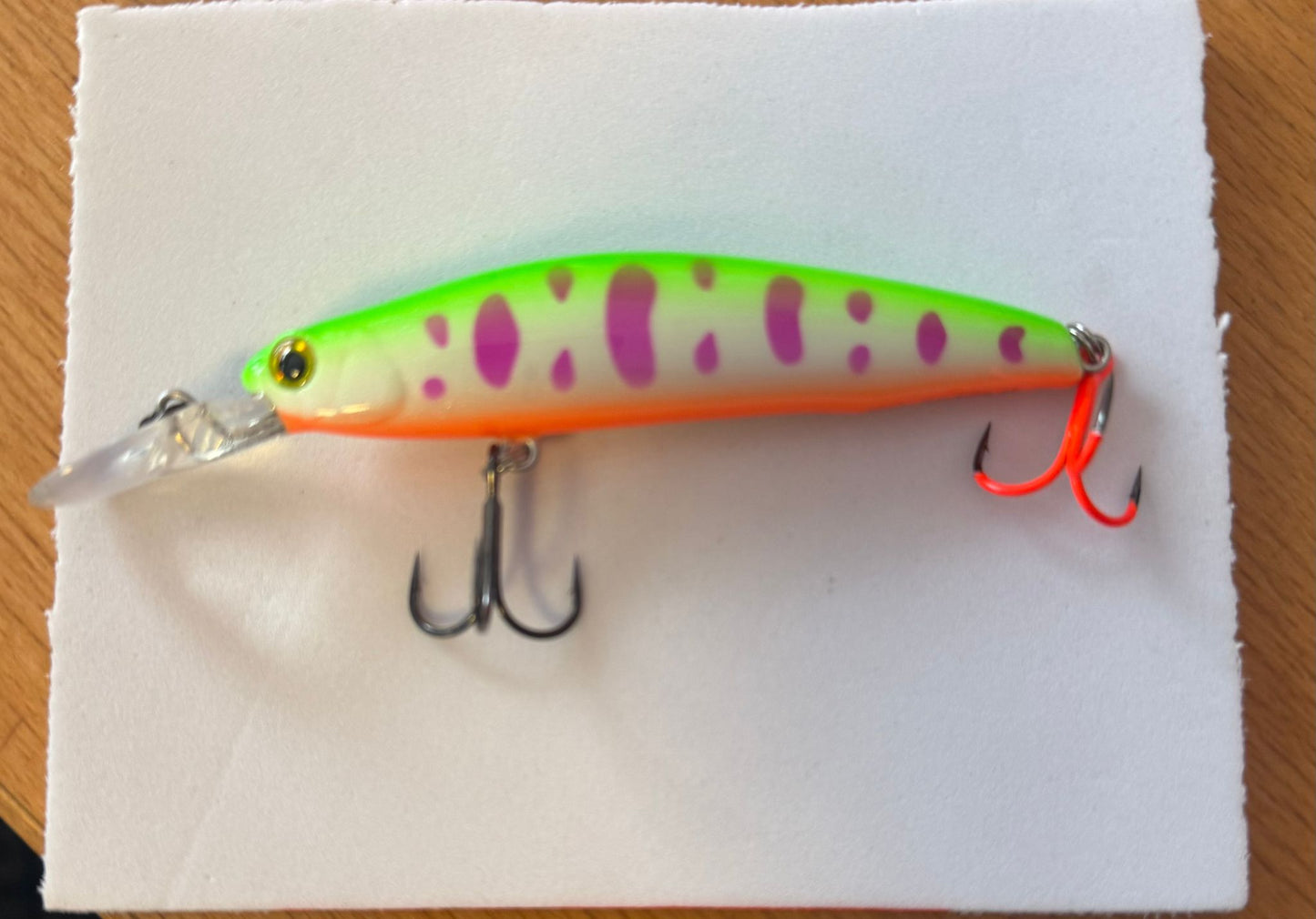 Vobleris Bassday Sugar Minnow Stream 85SP MR VV Craft krāsojums
