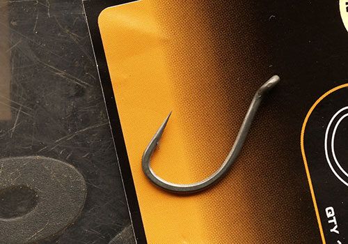 FOX Edges Armapoint Stiff Rig Straight, Āķis ar taisnu un asu galu un izliektu aci