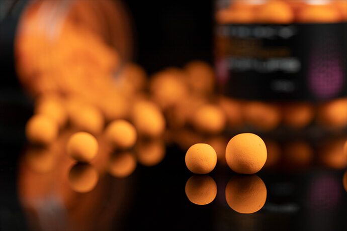 STICKY PEACH & PEPPER POP UPS, Persiku/Piparu peldošās boilas jeb pop up - 12,16mm