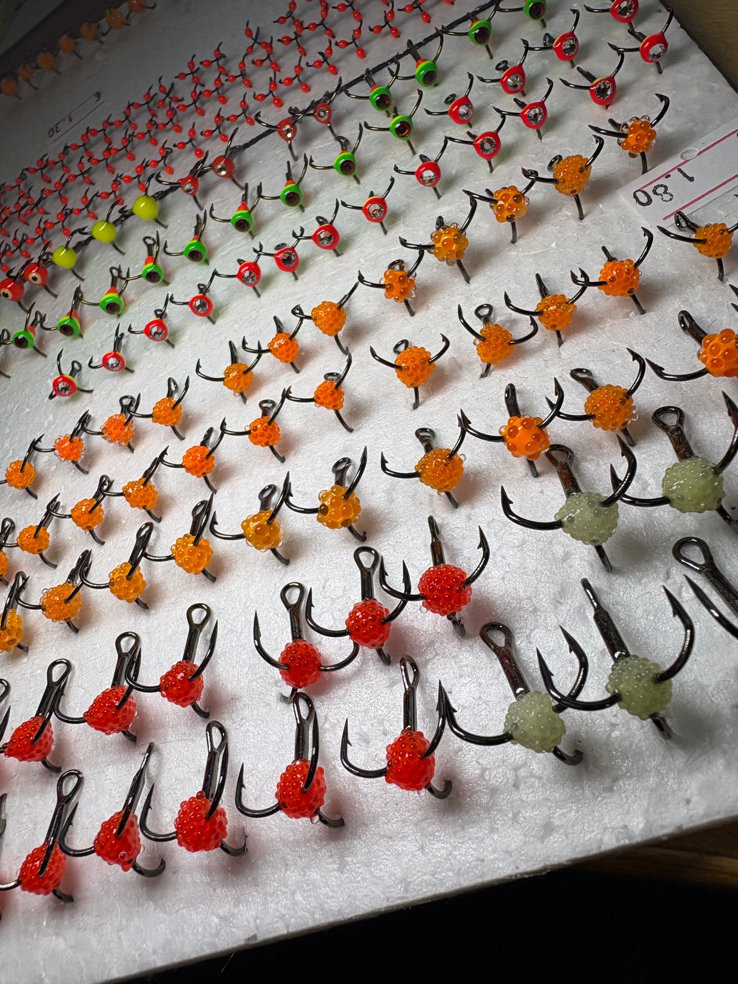 TOP1 Trīsžubura UV āķi ar ikru bumbiņām Fosfarizētas