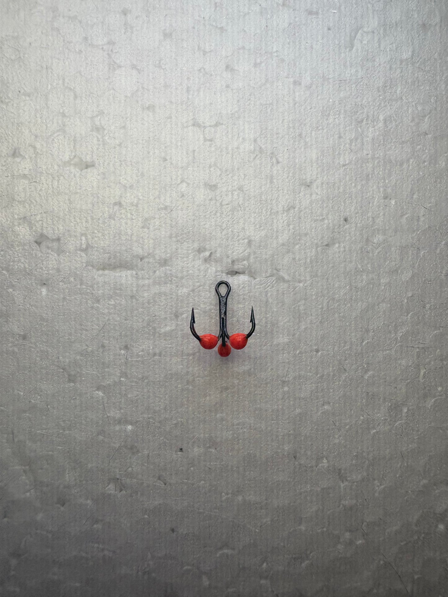 Trīsžubura āķis ar trīs ikru bumbiņām #16