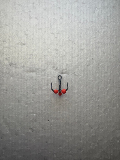 Trīsžubura āķis ar trīs ikru bumbiņām #16