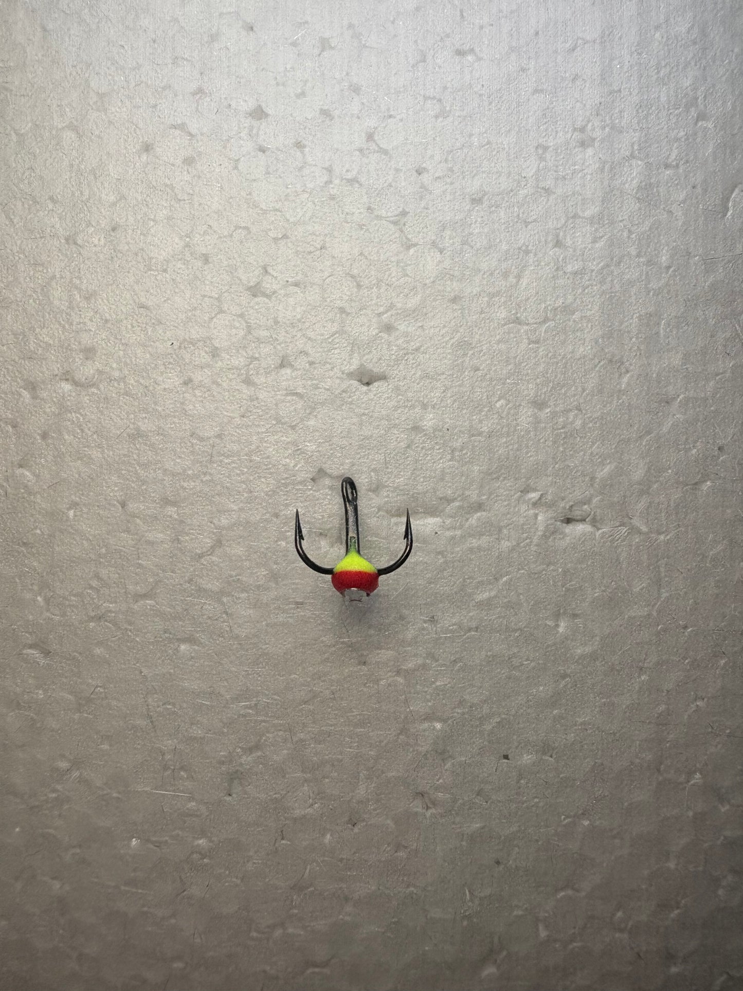 Trīsžubura āķis ar bumbiņu un dimantiņu