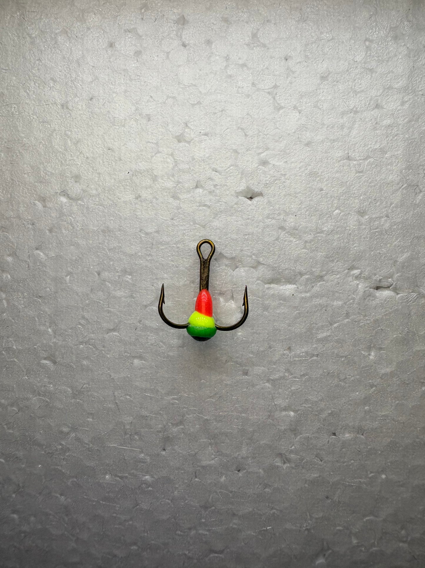 Trīsžubura āķis ar bumbiņu