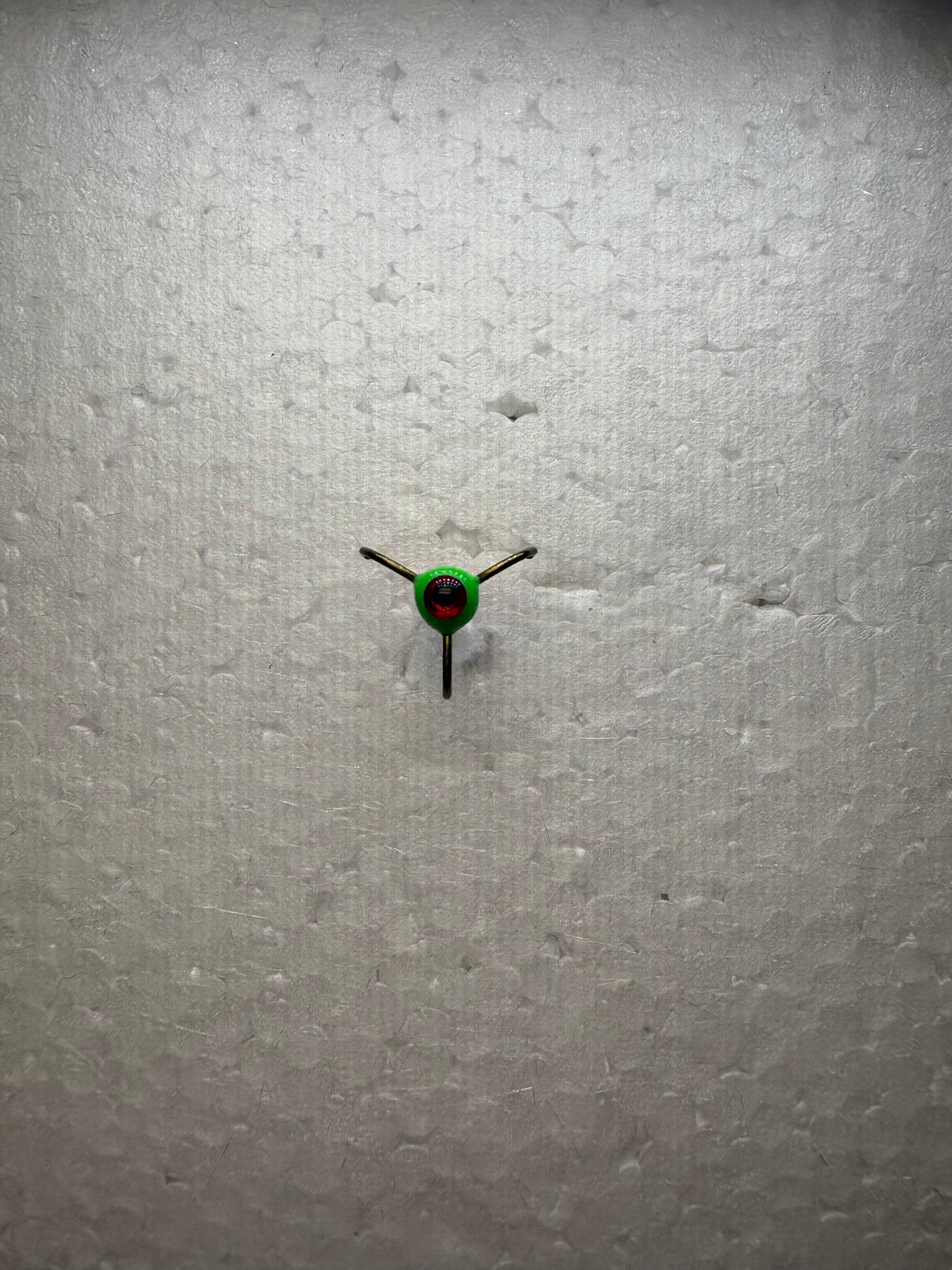 Trīsžubura āķis ar bumbiņu