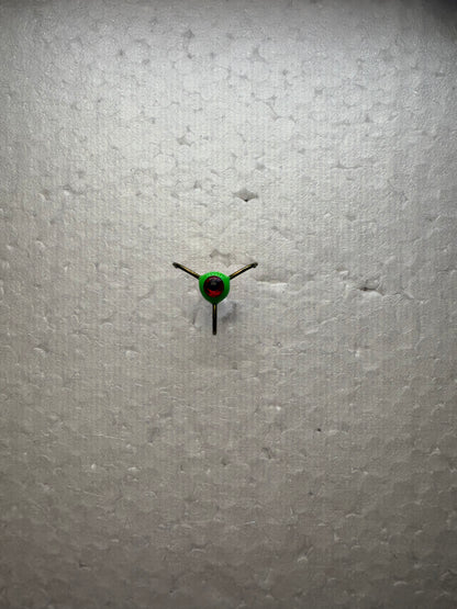 Trīsžubura āķis ar bumbiņu