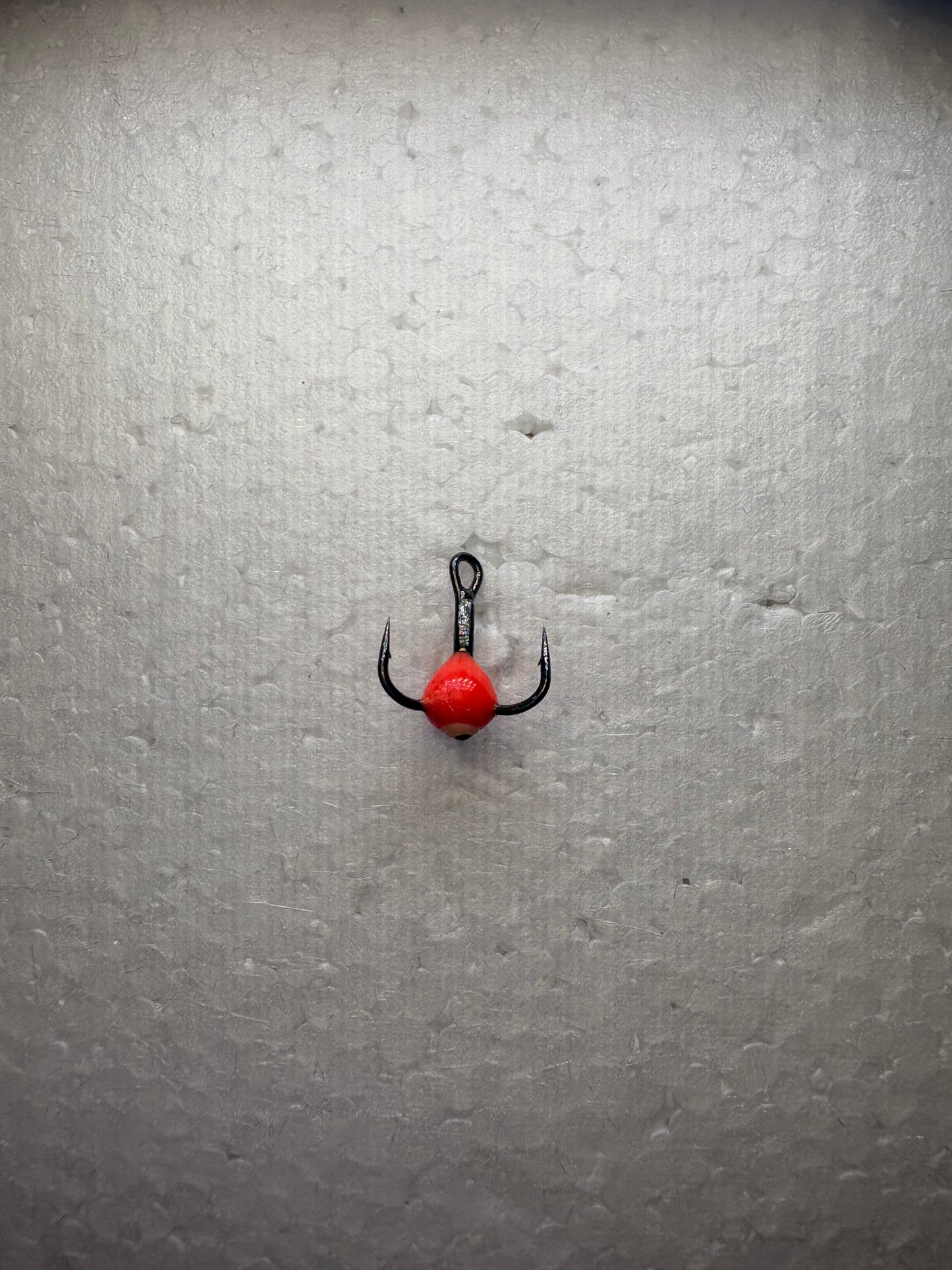 Trīsžubura āķis ar bumbiņu