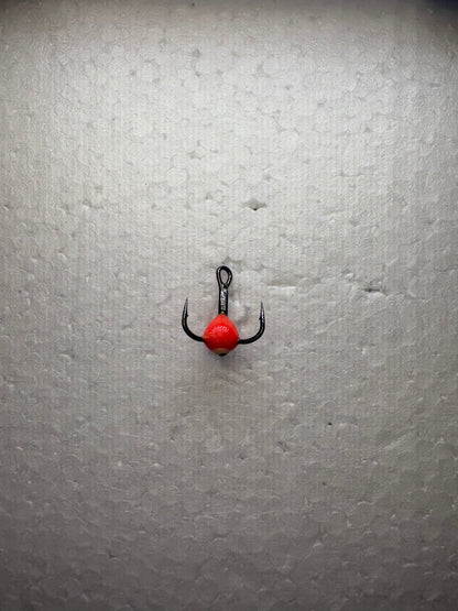 Trīsžubura āķis ar bumbiņu