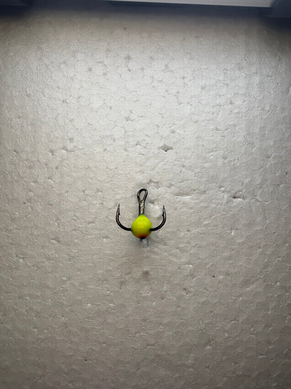 Trīsžubura āķis ar bumbiņu