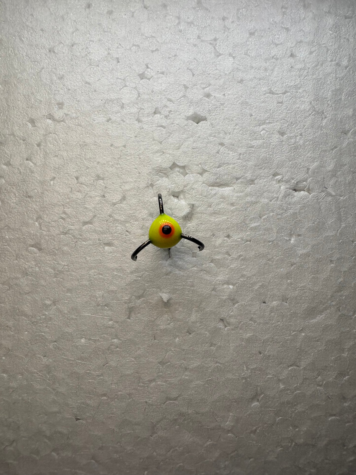 Trīsžubura āķis ar bumbiņu