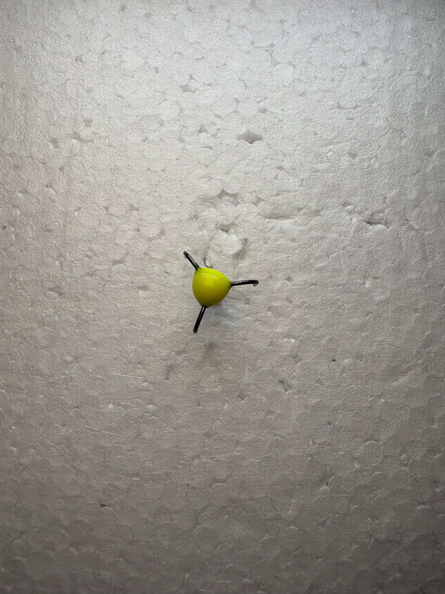 Trīsžubura āķis ar bumbiņu