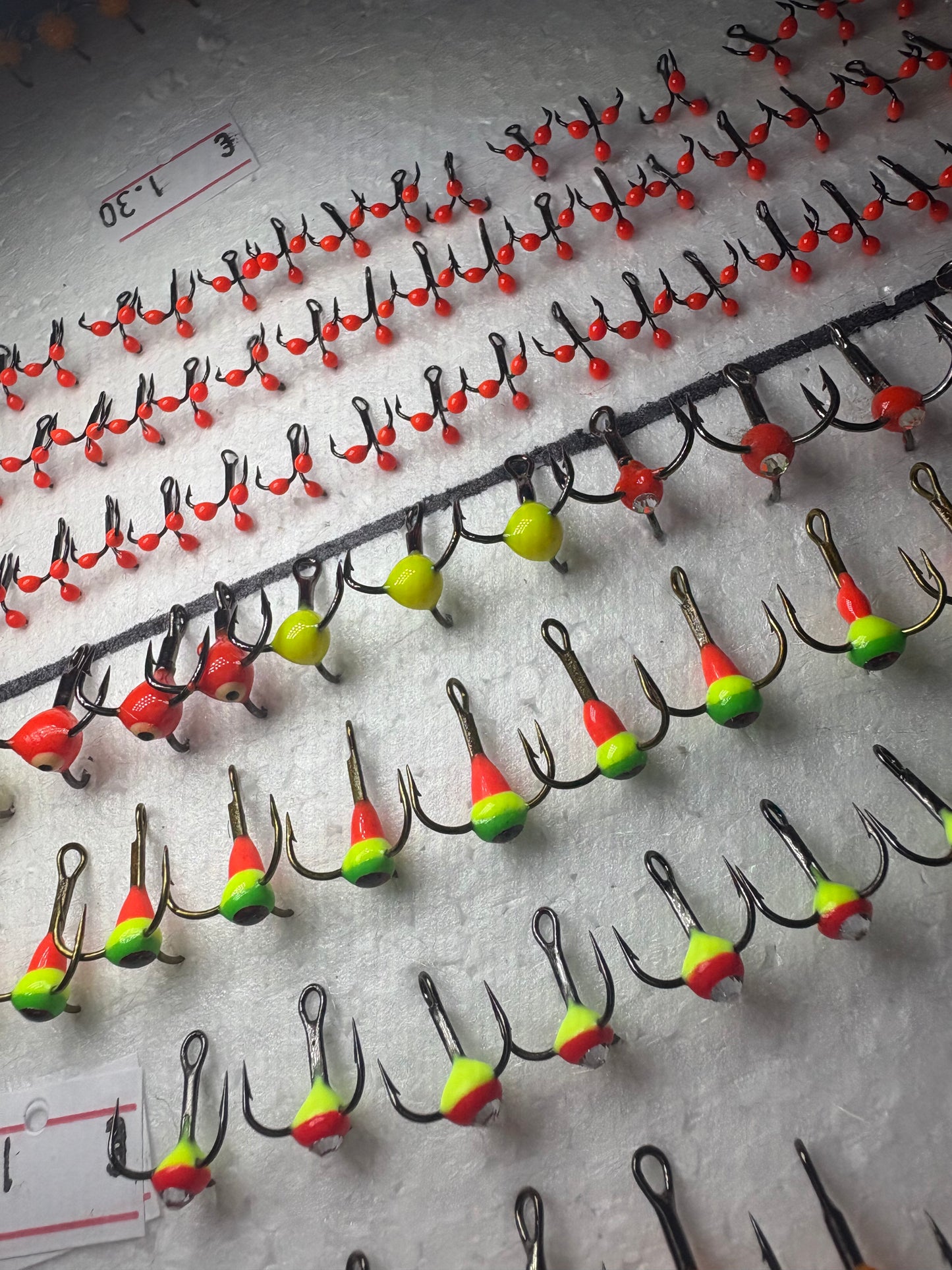 Trīsžubura āķis ar bumbiņu