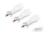 Trīsžuburu āķi Delphin B!RD Hook TRIPLE RED ar spalvām baltā krāsā 3gab.