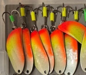 Top1 Spožo Taimiņu šūpiņš Akara - 18g ar āķi spožajiem