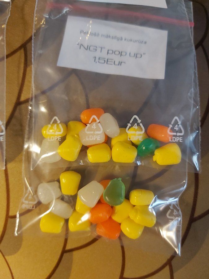 Peldošā mākslīgā kukurūza - tikai dzeltena un fluoriscējoša balta