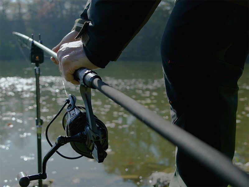 Karpu Makšķerkāts Delphin ETNA Camo LongSHOT+