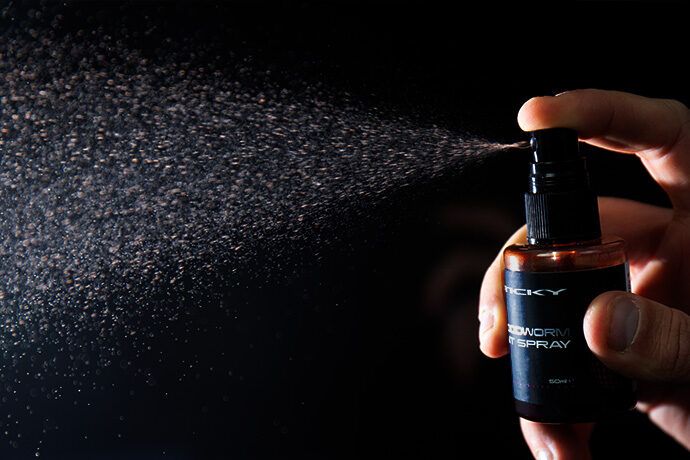 STICKY BLOODWORM BAIT SPRAY, Motiļa garšas Ēsmas pūšamais šķidrums