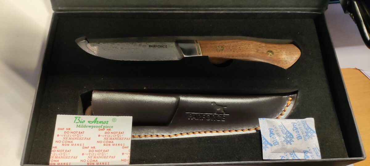 DAMASCUS medību nazis no PARFORCE dāvanu iepakojumā