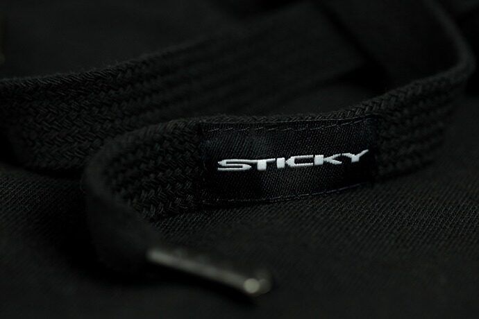 STICKY BLACK PULLOVER HOOD, Melna kapučjaka