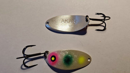 Top1 Spožo Taimiņu šūpiņš Akara - 18g ar āķi spožajiem