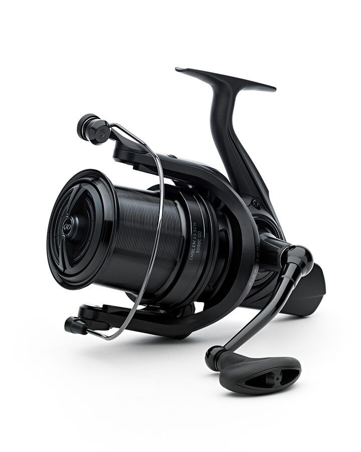 Daiwa EMBLEM 45 SCW QD Lielā karpu spole