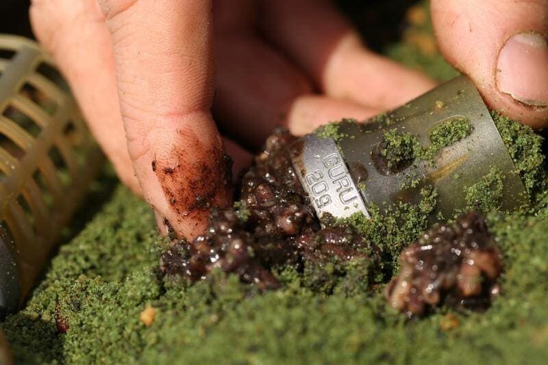 Guru X-Change Distance Feeder Medium 40g+50g Solid / Fīdera barotava