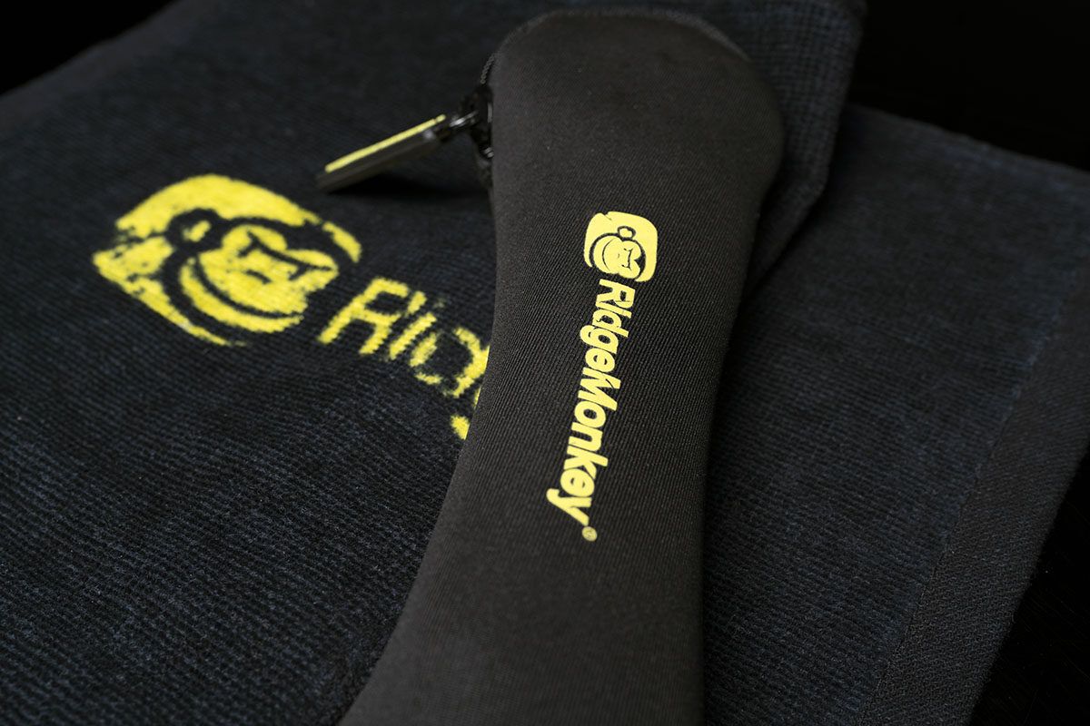 Ridge Monkey SQ DLX Plate Sets, Galda piederumu, šķīvja un dvieļa komplekts - Standarta un Lielais