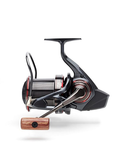 DAIWA 20 Tournament Basia 45SCW QD Lielā karpu spole ar rezerves kaseti