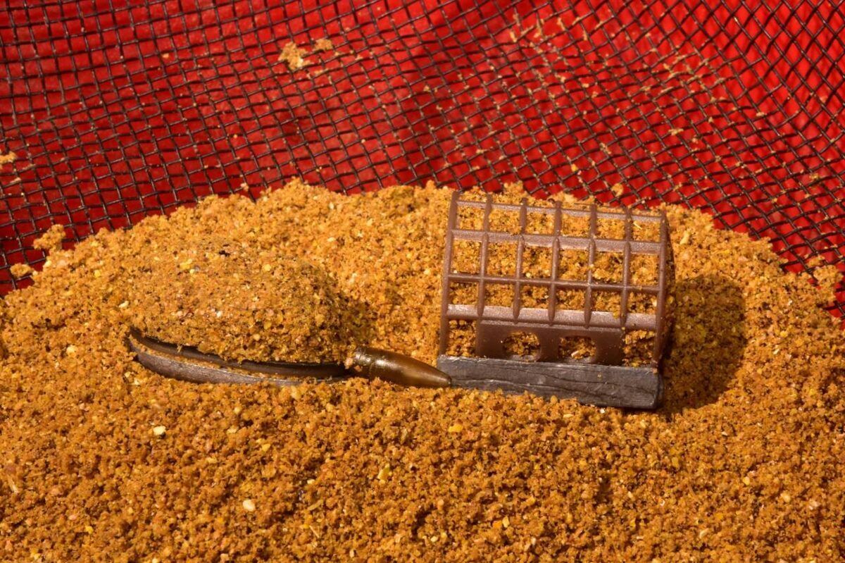 Dynamite Sweet Tiger Specimen Feeder Groundbait, Saldā tīģerrieksta maltā barība 1,8kg