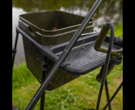 AVID Carp BAIT STATION & KIT, Iebarošanas stacija un komplekts