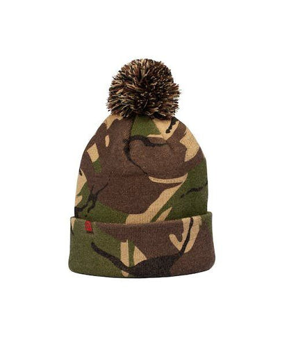 Trakker CAMO BOBBLE, Kamuflāžas siltā ziemas cepure ar bumbuli