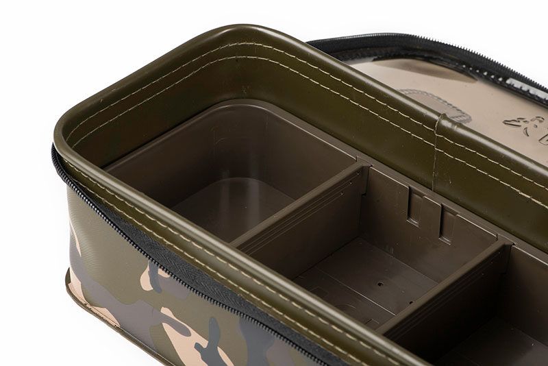 FOX AQUOS CAMO RIG BOX AND TACKLE BAG , Ūdensizturīga pavadu un sīkumu kaste