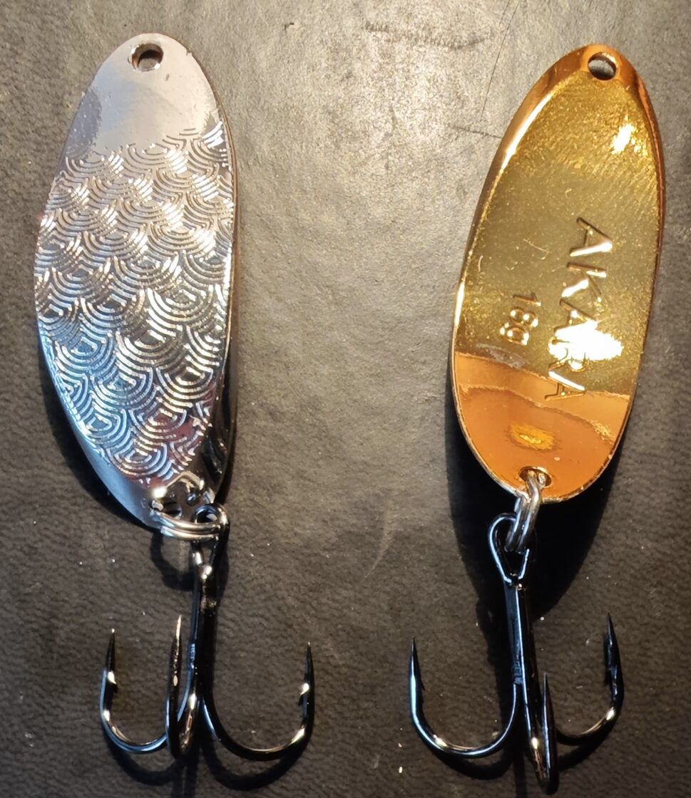 Top1 Spožo Taimiņu šūpiņš Akara - 18g ar āķi spožajiem