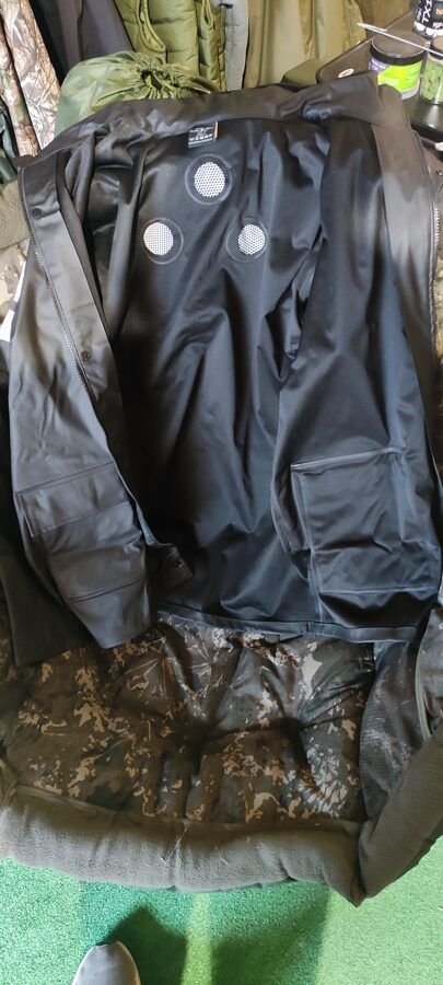 FLADEN FISHING Ūdensnecaurlaidīga jaka ar atstarotājiem - Melna, LARGE izmērs