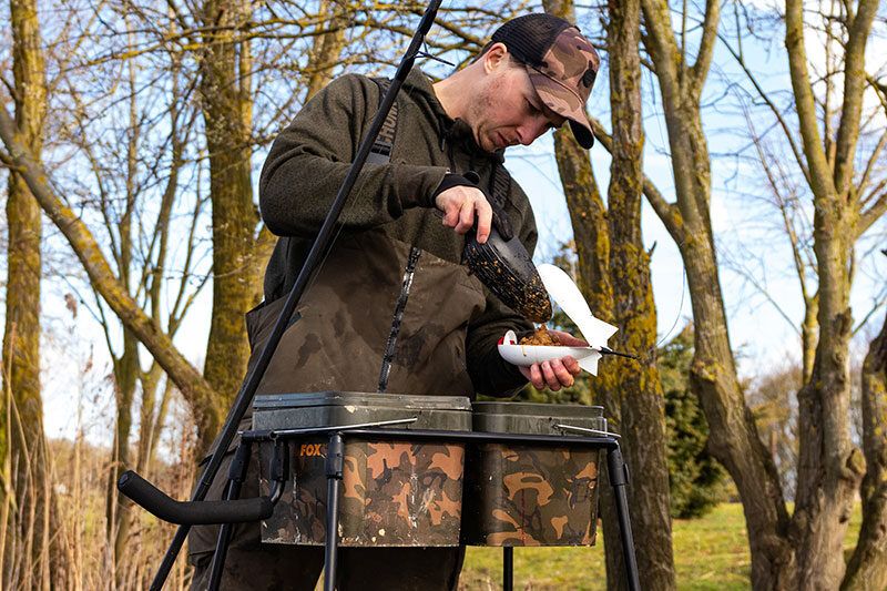 FOX DOUBLE BUCKET SPOMB STAND KIT, Spod stacija diviem spaiņiem